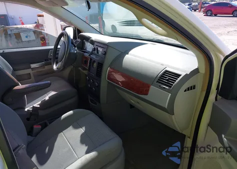 2008 Chrysler Town & Country Touring from USA, damaged, VIN 2A8HR54P48R119113